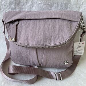 Lululemon All Night Festival Bag Vol 5L in Smoky Blush